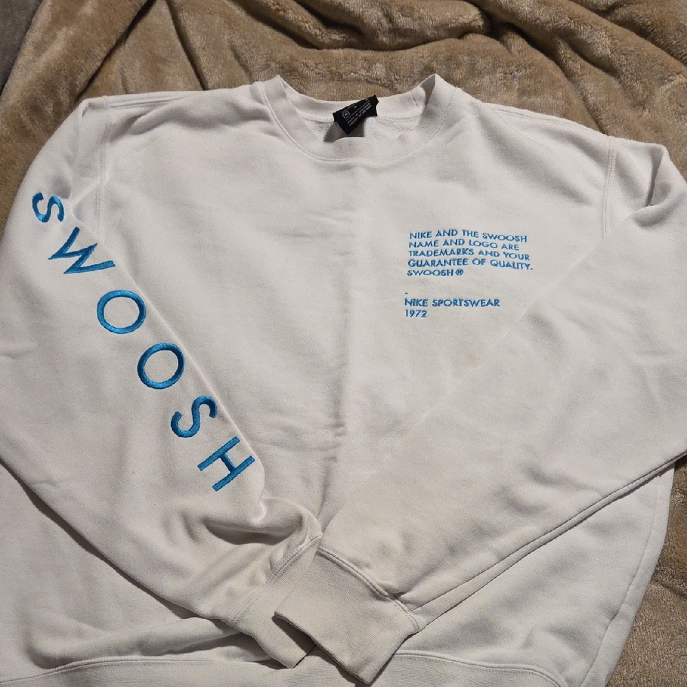 Nike Men's Sweater in White with Blue Details